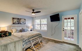 #82 Spectacular Condo Ideal Location 2Bdr/2Parking